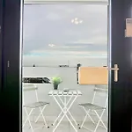 Апартаменты Modernes In Lage, Balkon, Kostenloser Parkplatz Max 1,65m Hoehe Und 1,8m Breite Карлсруэ