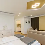Апартаменты Modernes In Lage, Balkon, Kostenloser Parkplatz Max 1,65m Hoehe Und 1,8m Breite Карлсруэ