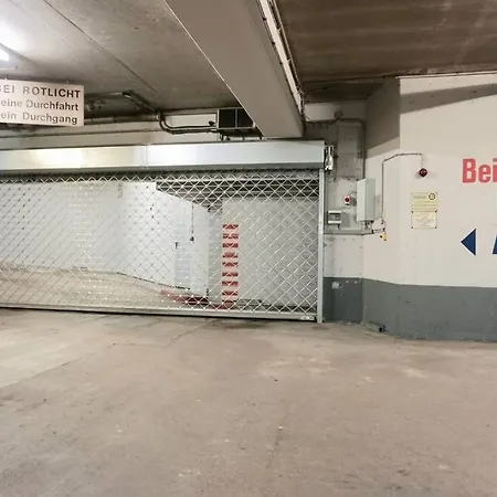 Modernes In Lage, Balkon, Kostenloser Parkplatz Max 1,65m Hoehe Und 1,8m Breite