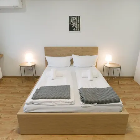 Apartment Neues In Lage, Free Parking Max 1,65m Hoehe Und 1,8m Breite Karlsruhe