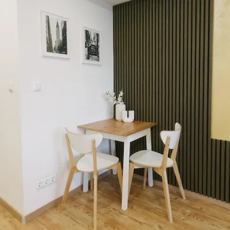 Neues In Lage, Free Parking Max 1,65m Hoehe Und 1,8m Breite Apartment *