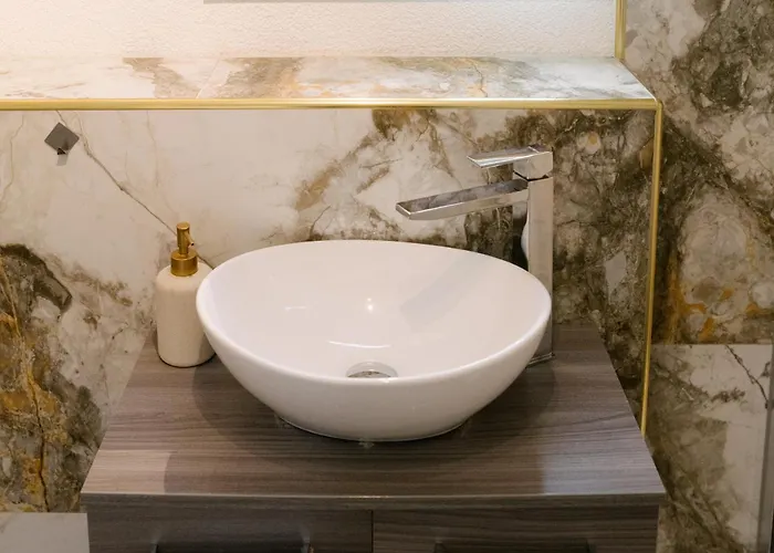 Neues In Lage, Free Parking Max 1,65m Hoehe Und 1,8m Breite Appartement