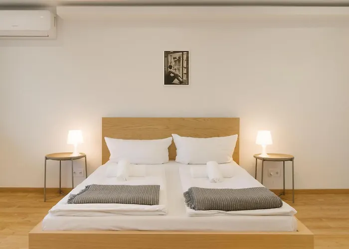 Appartement Neues In Lage, Free Parking Max 1,65m Hoehe Und 1,8m Breite