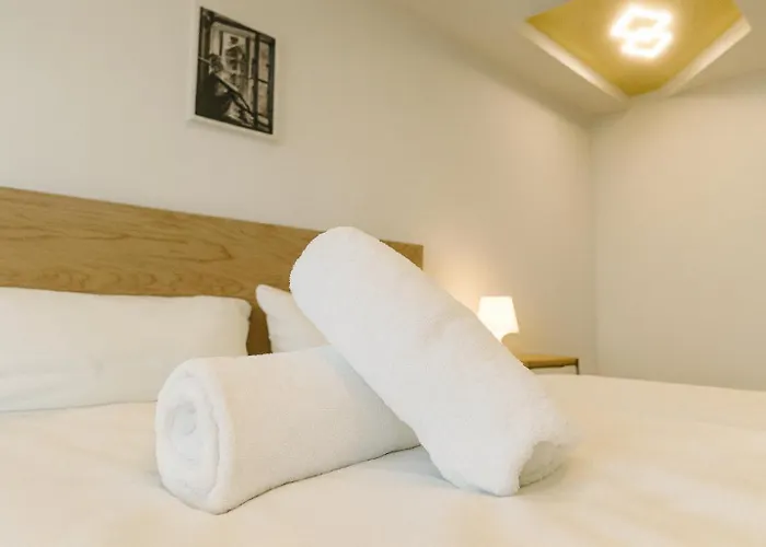 Neues In Lage, Free Parking Max 1,65m Hoehe Und 1,8m Breite Appartement *